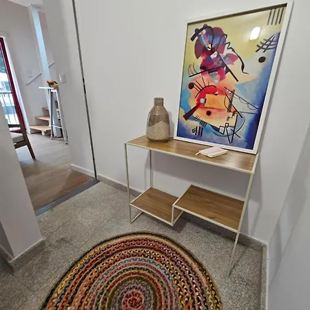 Lägenhet Real House