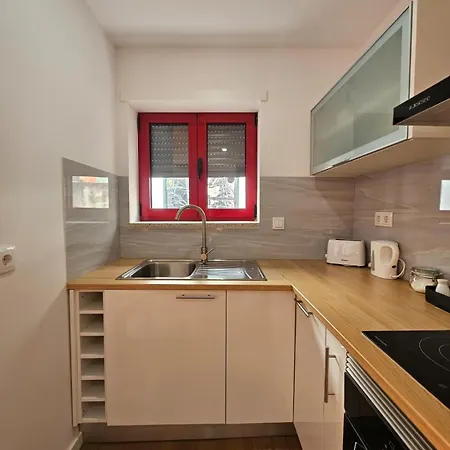 Lägenhet Real House